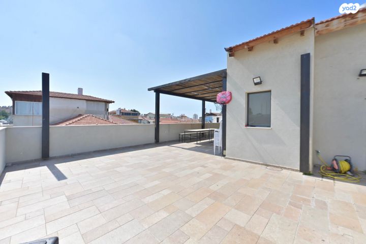 גג/ פנטהאוז, השלושה 55, עמידר, בת ים