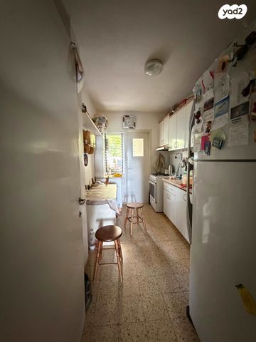 דירה, הזית 457, שכונה ותיקה - מרכז העיר, מעלות תרשיחא