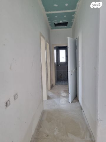 דירת גן, גולדה מאיר 9, בר לב, מזכרת בתיה