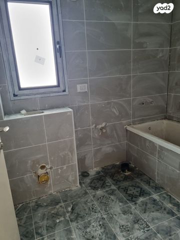 דירת גן, גולדה מאיר 9, בר לב, מזכרת בתיה