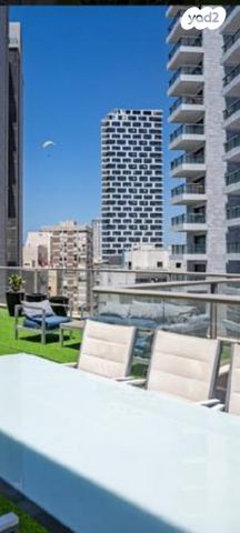 גג/ פנטהאוז, ירושלים 4, רוטשילד עצמאות, בת ים