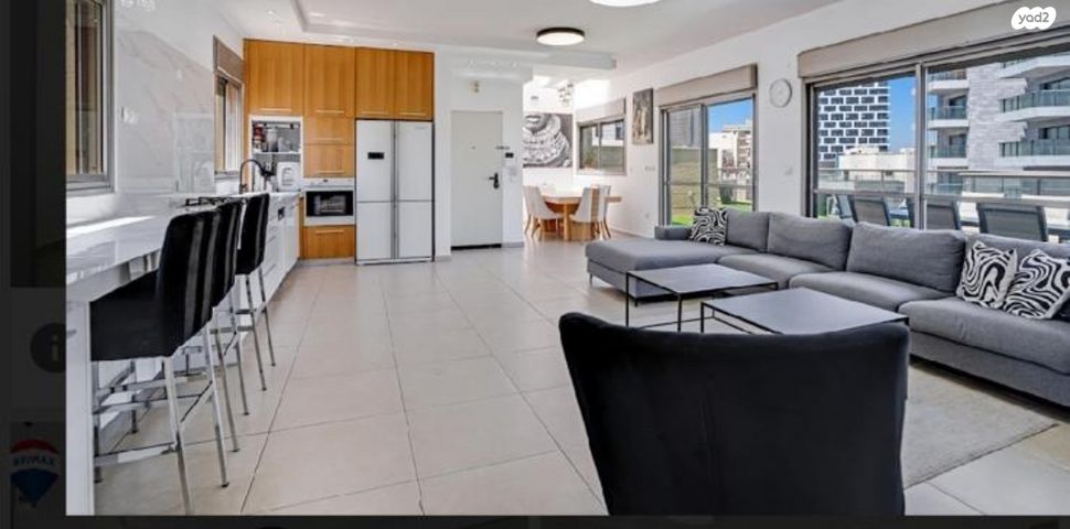 גג/ פנטהאוז, ירושלים 4, רוטשילד עצמאות, בת ים