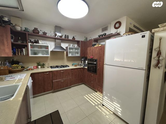 דו משפחתי, סמטת הסתוונית 8, גנות הדר, גנות הדר