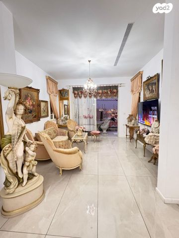 דירת גן, מעלה השיחרור 1, העיר התחתית, ואדי סאליב, חיפה