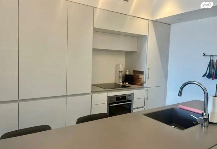 דרך מנחם בגין 144