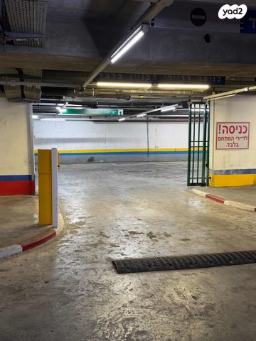 שדרות ירושלים 15