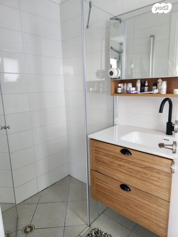 דירה, הר הצופים 54, רחובות ההולנדית, רחובות