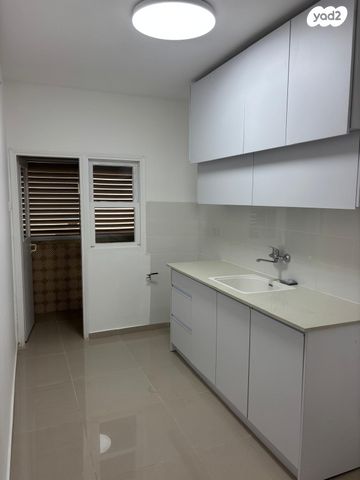 גיורא יוספטל 6