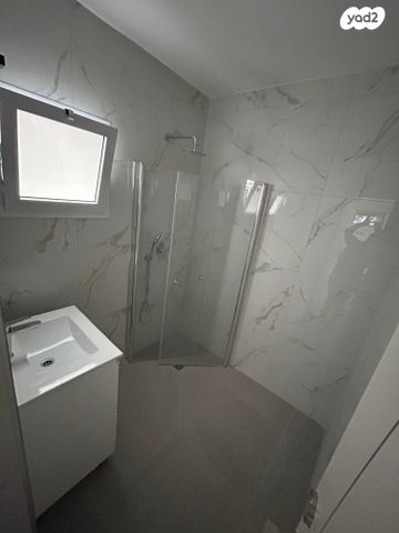 דירה, עליית הנוער 5, יצחק רבין, מעלות תרשיחא