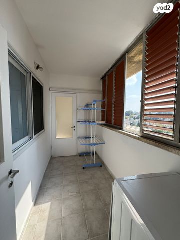 דירה, הרצל 77, שכונת בן גוריון, מרכז העיר ג', רמת גן