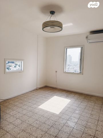 דירה, הרצל 77, שכונת בן גוריון, מרכז העיר ג', רמת גן