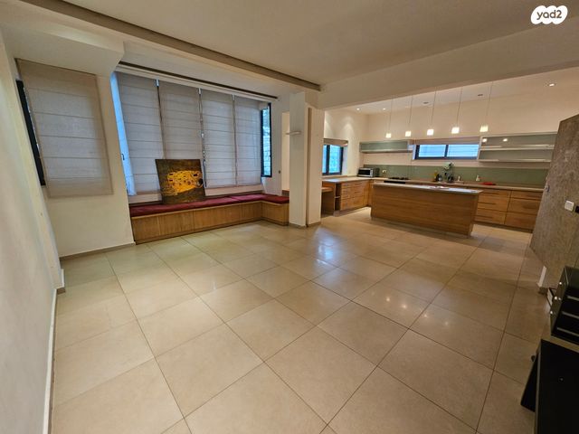 נחום הנביא 11