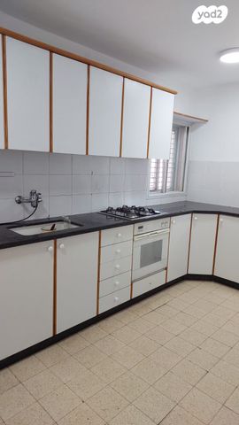 אברהם ארסט 8