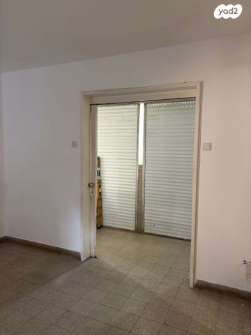 דירה, משמר הירדן 1, נווה רם, שיכון מזרחי, רמת גן