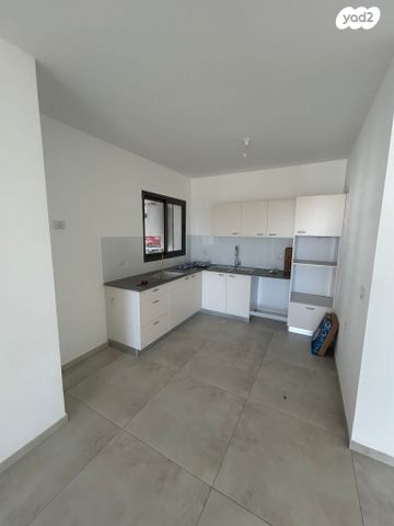 דירה, רקפת 6, הפרחים, חריש