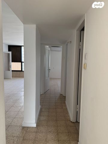 דירה, הרצל 77, שכונת בן גוריון, מרכז העיר ג', רמת גן