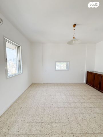 דירה, הרצל 77, שכונת בן גוריון, מרכז העיר ג', רמת גן