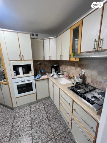 יהודה בורלא 8