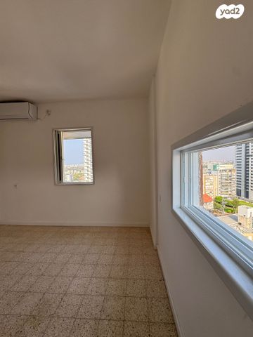 דירה, הרצל 77, שכונת בן גוריון, מרכז העיר ג', רמת גן