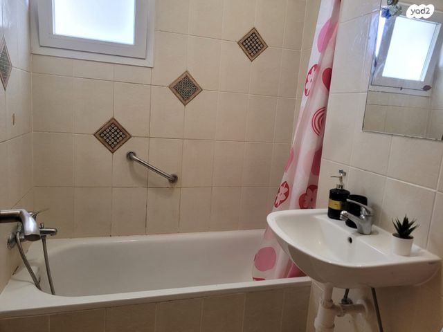 דו משפחתי, יהודיה 69, בתרא, קצרין