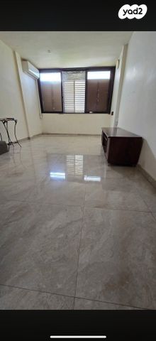 אפרים צור 48