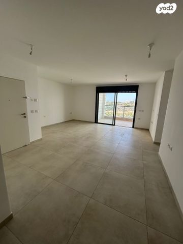 דירה, רקפת 6, הפרחים, חריש