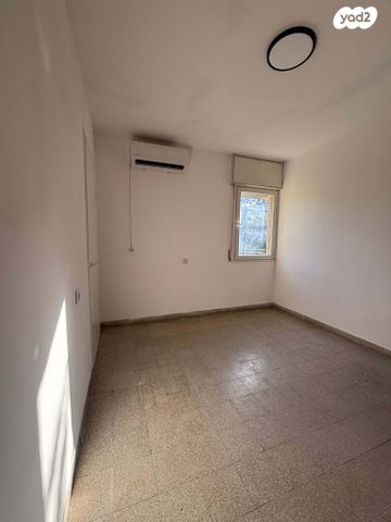 דירה, משמר הירדן 1, נווה רם, שיכון מזרחי, רמת גן