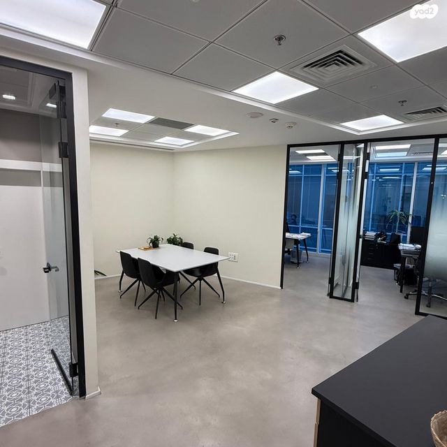 דרך מנחם בגין 150