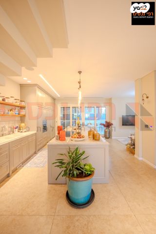 נווה יהושע, ערמונים