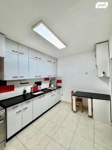 דירה, אברבנאל, רמב"ם, ראשון לציון