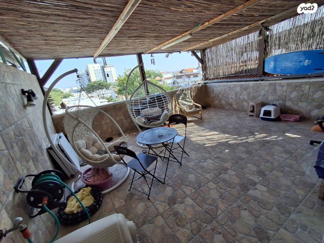 טריפלקס, שדרות העצמאות 187, הפרחים, קרית גת