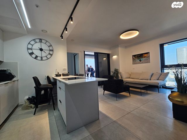 דירה, ליאונרדו דה וינצ'י 12, גני שרונה, קרית הממשלה, תל אביב יפו