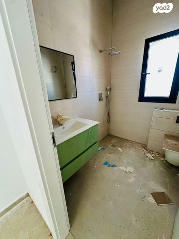 גג/ פנטהאוז, רחל, גבעת הרמבם, גבעתיים