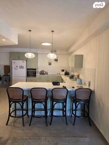 דירה, השקד, נופי החורש, מבשרת ציון