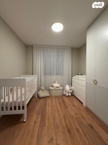 דירה, יעקב תמרי, חצרות המושבה, רחובות