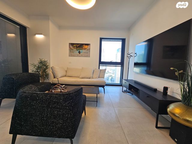 דירה, ליאונרדו דה וינצ'י 12, גני שרונה, קרית הממשלה, תל אביב יפו