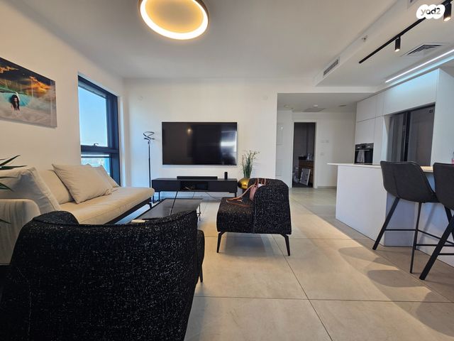 דירה, ליאונרדו דה וינצ'י 12, גני שרונה, קרית הממשלה, תל אביב יפו