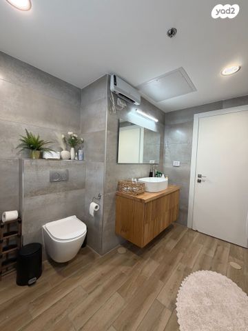 דירה, יעקב תמרי, חצרות המושבה, רחובות