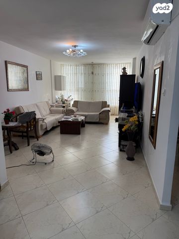 דירה, רסקו א', חולון