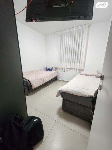 דירה, נעמי שמר, אירוס, ירוחם