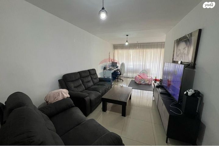 מעפילי אגוז 24