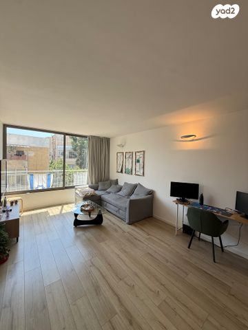 סמולנסקין 4