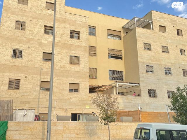 דירת גן, ברקת 35, אבני חן, חריש