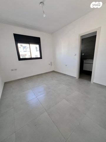 דירה, עזר ויצמן, השכונה המערבית, מגדל העמק