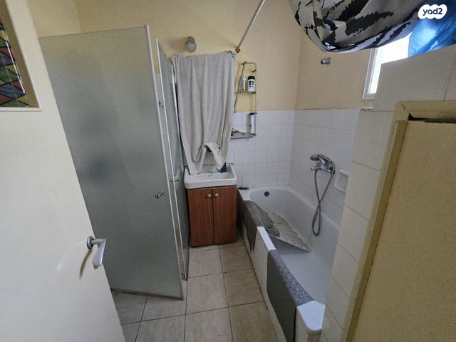 דירה, נורית, נעורים, ערד