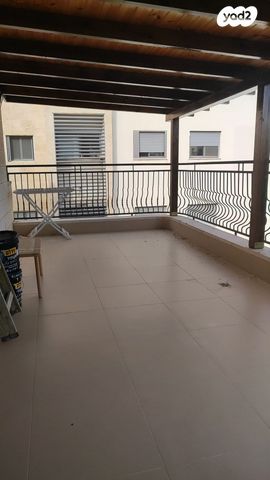 גג/ פנטהאוז, הדקלים, אלונים, קרית אתא