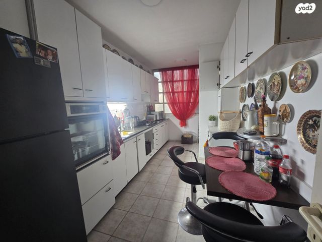 דירה, שדרות אליהו גולומב 26, הדר עליון, חיפה