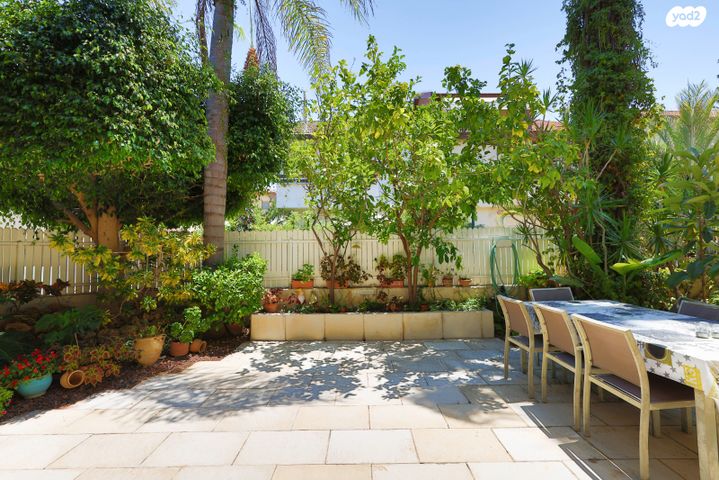 הרצליה הירוקה, נווה עובד