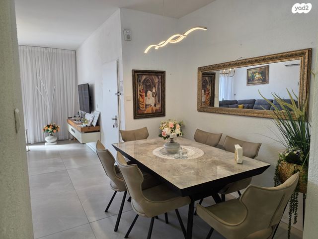 דופלקס, לוי אשכול, כהן, טירת כרמל