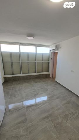 דירה, חב"ד, רמב"ם, ראשון לציון